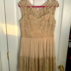 Crème lace dress (size: L)